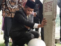 Menteri Investasi Berikan Penghormatan Kepada Mendiang Kepala BKPM di Taman Makam Pahlawan Kalibata