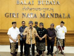 Bupati Nyoman Giri Prasta mendampingi Menteri Agraria dan Tata Ruang (ATR)/Badan Pertanahan Nasional (BPN) RI, Hadi Tjahjanto