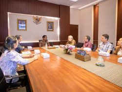 Sekda Adi Arnawa disaat menerima Audiensi Direktorat Jenderal Kesehatan Masyarakat Kementerian Kesehatan Republik Indonesia