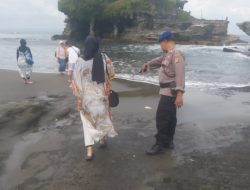 Meski Gelombang Laut Tidak Besar Satuan Pol Airud Tetap Himbau Waspada Dan Hati- Hati