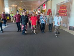 Kapolres Bandara Ngurah Rai Dampingi Gubernur Bali Sambut Kedatangan Perdana Pesawat Super Jumbo Emirat Airline 