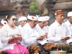 Wagub Cok Ace Matur Piuning Persiapan Pelaksanaan Piodalan Pertama Pasca Pandemi Covid-19 Pura Mandara Giri Semeru Agung Lumajang