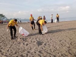 Memperingati Hari Bhayangkara ke-77 Polres Tabanan Bersih-Bersih Di Pantai Kedungu Dan Bantu Sembako