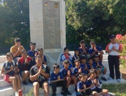 Tim Karate INKAI Kuta menyempatkan diri mengunjungi TUGU INKAI di Pantai BOOM Banyuwangi