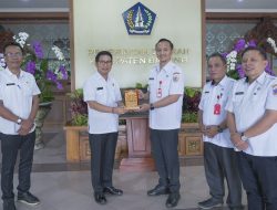 Sekda Adi Arnawa Terima Kunja Pemerintah Kota Kotamobagu Sulawesi Utara