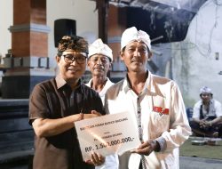 Sekda Adi Arnawa Hadiri Pujawali Pura Dalem Tunon Abiansemal