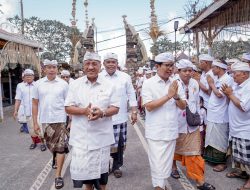 Sekda Adi Arnawa Mendem Pedagingan di Pura Dauh Pasar Binong Werdi Bhuwana Mengwi