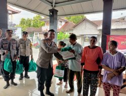 Kapolsek Busungbiu AKP Ketut Wisnaya, S.H., memberikan puluhan sembako kepada para lansia
