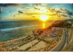 PANTAI MELASTI Perpaduan keindahan alam,budaya dan spiritual.