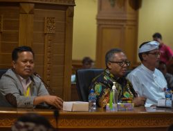 Asisten Cokorda Raka Darmawan Menerima Kunja Pemerintah Kabupaten Sukabumi