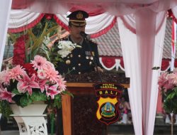 Kapolres Tabanan Sebagai Irup Peringatan Hari Bhayangkara ke-77 Di Lapangan Alit Saputra 