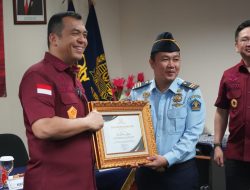Tangkap Buronan Interpol, 16 Petugas Imigrasi di Bali Terima Penghargaan Dirjen Imigrasi