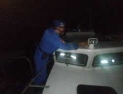Personil Satuan Pol Airud Polres Tabanan Patroli Jalan Kaki Di DTW Ulundanu Beratan Dan Pengecekan Kapal Malam Hari