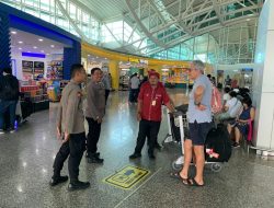 Personil Polres Bandara Ngurah Rai Laksanakan Giat Pengamanan dan Himbauan Kamtibmas di Terminal International Bandara Ngurah Rai
