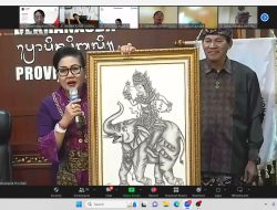 Difasilitasi Ny. Putri Koster, Lelang Lukisan Virtual Seniman Disabilitas Agus Mertayasa Tembus 96 Juta Rupiah
