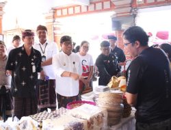 Wawali Arya Wibawa Tinjau Pelaksanaan Operasi Pasar Murah di Banjar Tampakgangsul