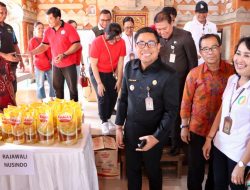 Turunkan Inflasi  Wawali Arya Wibawa Tinjau Bazzar Pangan Di Banjar Tanjung Bungkak Kelod