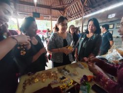 Tekan Laju Inflasi, Ny. Ayu Kristi Arya Wibawa Hadiri Pasar Murah Banjar Dajan Tangkluk