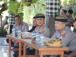 Polda Bali Dengarkan Curhatan Nelayan di Pantai Karang