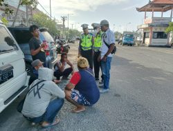 Personil Polsek Benoa Lakukan Dialogis Dengan Warga Pelabuhan Benoa Sampaikan Pesan Pesan Kamtibmas