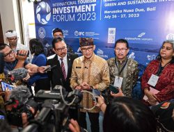 Sandiaga Uno Membuka International Tourism Investment Forum (ITIF) 2023 Di Nusa Dua