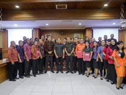 Wabup Suiasa Serahkan SK Pengangkatan Kepala Sekolah SD dan SMP