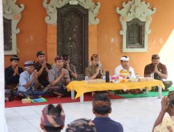 Dukung Ketahanan Pangan Sekda Adi Arnawa Serahkan Bantuan 4 Traktor Kepada Petani