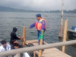 Patroli Perairan Sat Pol Airud Himbau Gunakan Life jacket Bagi Pengguna Jasa Angkutan Wisata Di Danau Beratan