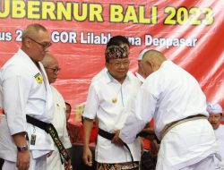 INSTITUT KARATE-DO INDONESIA ANUGERAHI GUBERNUR KOSTER TANDA KEHORMATAN SABUK HITAM