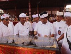 Sekda Adi Arnawa Hadiri Karya Melaspas Pura Dalem Desa Adat Gerih