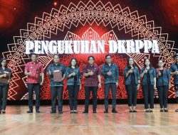 Bupati Nyoman Giri Prasta mendampingi Menteri PPPA Bintang Darmawati saat acara Launching Desa/Kelurahan Ramah Perempuan dan Peduli Anak di Kabupaten Badung