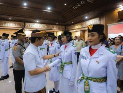 Sekda Badung Wayan Adi Arnawa Kukuhkan Paskibra Badung 2023