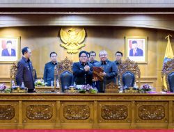 Bupati Giri Prasta Sampaikan Penjelasan Ranperda Dalam Rapat Paripurna DPRD