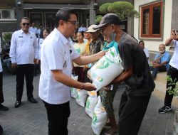 Jaga Stabilitas Harga Beras, Pemkot Denpasar Kembali Salurkan Beras Sasar 462 KPM di Desa Pemogan dan Kelurahan Pemecutan