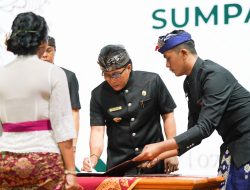 Bupati Giri Prasta seusai melantik, mengambil sumpah janji dan penyerahan SK Pengangkatan PPPK Jabatan Fungsional Guru Kabupaten Badung Tahun 2022