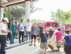 Bupati Giri Prasta Tinjau Kebakaran di Pura Dalem dan Prajapati Desa Adat Lambing Sibang Kaja
