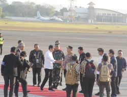 Kapolda Bali mendampingi Kapolri dan Panglima TNI Sambut Kedatangan Presiden RI di Pulau Bali