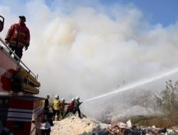 Walikota Jaya Negara: Kita Tangani 24 Jam Sampai Padam, Masyarakat Kami Mohon Maklum
