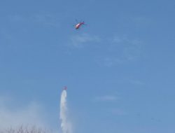 Padamkan Kebakaran TPA Suwung, BPBD Lakukan Water Bombing