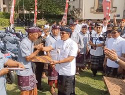 Bupati Giri Prasta Serahkan Motor Listrik ke 210 Pekaseh/Kelihan Subak se-Badung