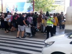 Demi Kelancaran dan Kenyamanan Masyarakat Polres Bandara Ngurah Rai Tempatkan Personilnya di Koridor Kedatangan Domestik