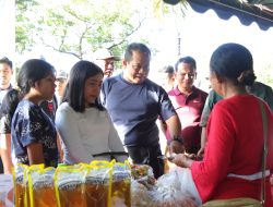 Kunjungi Pasar Murah, PJ. Gubernur Bali Tanya Harga dan Pasokan ke Pedagang