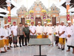 Walikota Jaya Negara dan Wawali Arya Wibawa Hadiri Tawur Agung Balik Sumpah Serangkaian Karya Ngusaba di Pura Mutering Jagat Dalem Sidakarya
