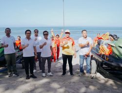 Sekda Adi Arnawa Serahkan 2 Unit Jet Ski Kepada Balawista Badung