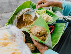 Pecel Semanggi kuliner khas Surabaya yang legendaris dan kini sulit ditemukan