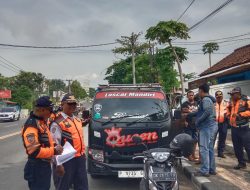 Dishub Denpasar Tertibkan Parkir Sembarangan, Sebanyak 19 Kendaraan Diganjar Penempelan Stiker