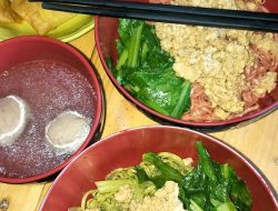 Kedai Bakmi Janda, Kuliner di Surabaya,pemiliknya asli Janda cantik