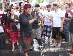 Tarian Barong Bangkung Awali Tradisi Omed-Omedan Wawali Arya Wibawa Beri Apresiasi, Jaga Tradisi Banjar Kaja Sesetan
