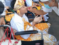 YPK Bali dan Puluhan Anak Disabilitas Ikuti Metatah Massal  di Taman Prakerti Bhuana Gianyar Bali