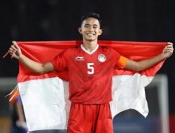 Rizky Ridho Sang Kapten Timnas,menarik perhatian fans dengan mobilnya yang keren.